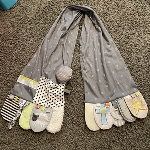 Demaco Mommy & Me activity scarf